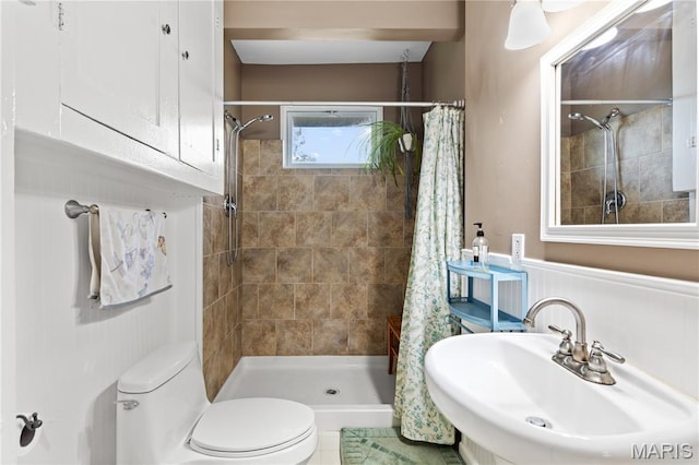 10225 Driver Ave, Overland, MO 63114 - bathroom featuring a tile shower and wainscoting
