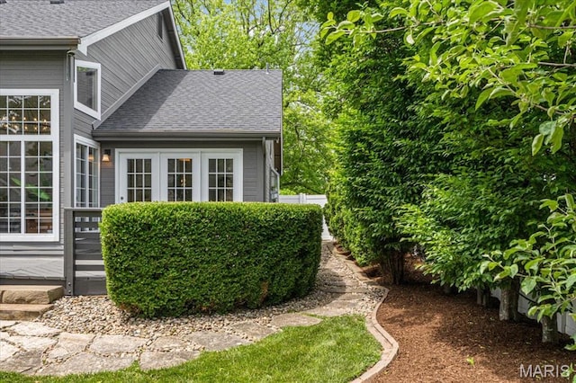 938 Blase Ave, Saint Louis, MO 63131 - view of side of property with a shingled roof