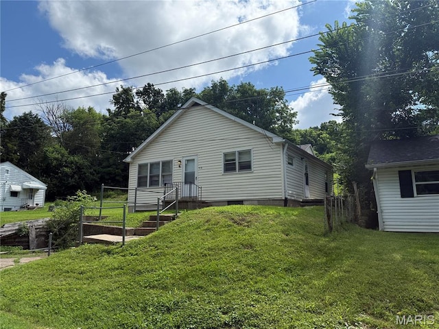 418 Monroe St, Pacific, MO 63069 - view of front of home with a front yard