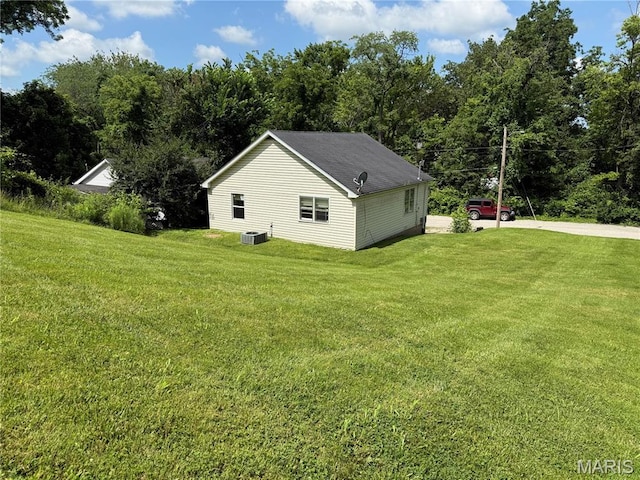 418 Monroe St, Pacific, MO 63069 - view of home's exterior with a yard