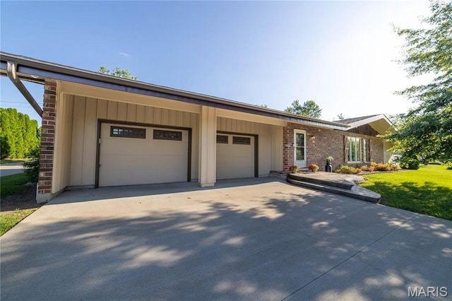 317 Johnson Pl, Palmyra, MO 63461 - view of front of house featuring concrete driveway, a garage, and a front lawn