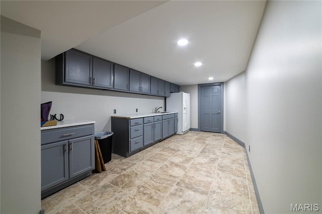 317 Johnson Pl, Palmyra, MO 63461 - washroom featuring wet bar and recessed lighting
