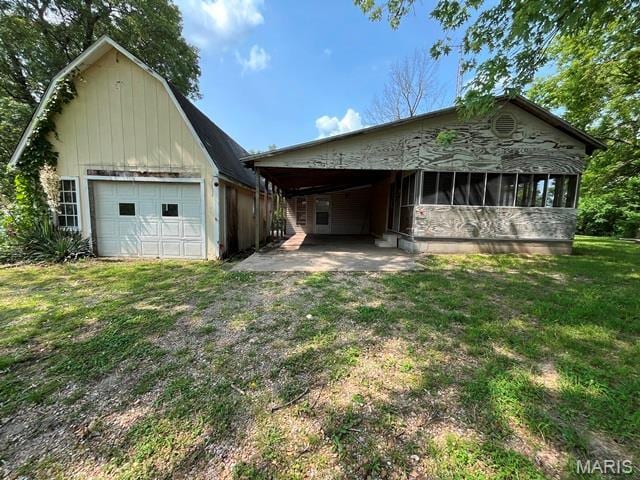 16847 State Highway Af, Dexter, MO 63841 - view of front of home featuring a garage, an outdoor structure, a gambrel roof, and a front yard