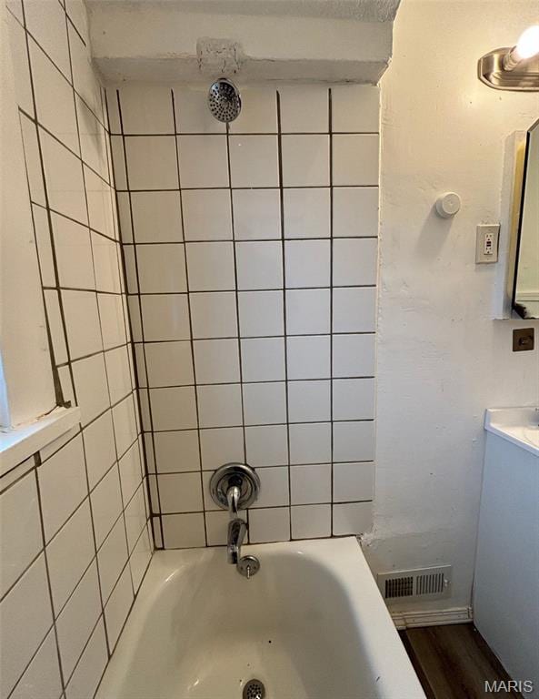 9758 Diamond Dr, Riverview, MO 63137 - full bath featuring shower / washtub combination and vanity