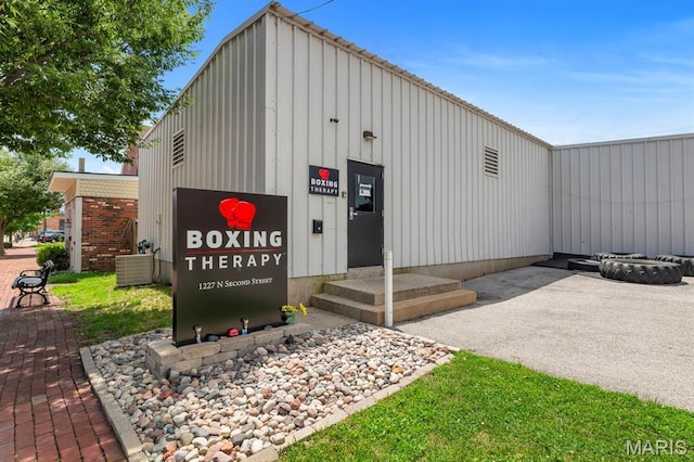 1219 N 4th St, Saint Charles, MO 63301