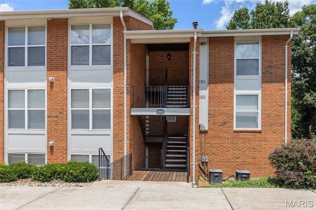 1943 Greenpoint Dr Unit 302, Kirkwood, MO 63122 - view of building exterior with stairway