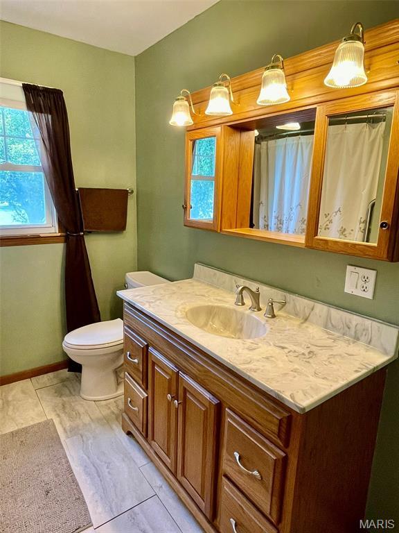 12 Dee, Moro, IL 62067 - full bath with vanity and toilet