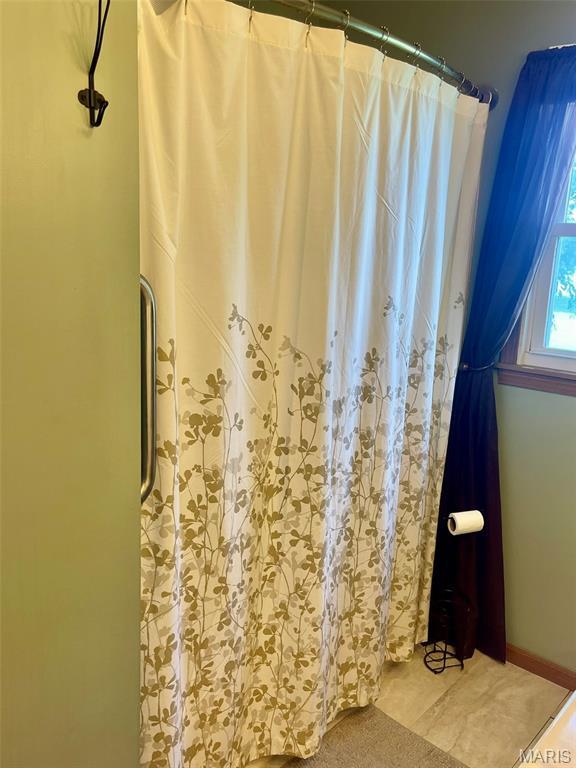 12 Dee, Moro, IL 62067 - full bath with a shower with curtain