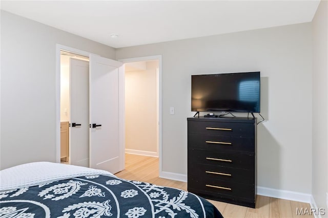 6297 Magnolia Ave, Saint Louis, MO 63139 - bedroom featuring light wood finished floors