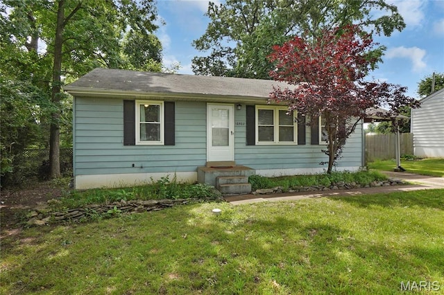 10502 Kamping Ln, Saint Louis, MO 63123 - single story home with entry steps