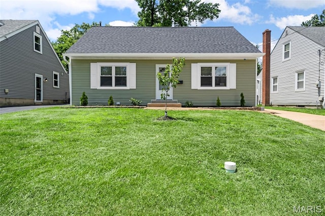 841 N Geyer Rd, Kirkwood, MO 63122 - bungalow-style home featuring a front lawn