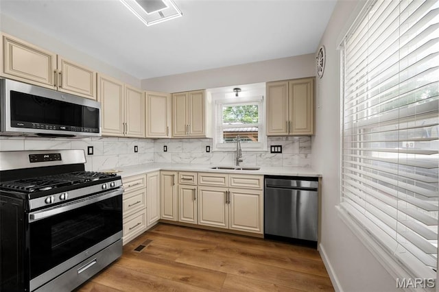 841 N Geyer Rd, Kirkwood, MO 63122 - kitchen featuring stainless steel appliances, cream cabinetry, tasteful backsplash, and light countertops