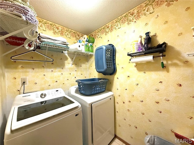18 Sandstone Ct, Troy, IL 62294 - washroom featuring washing machine and clothes dryer, wallpapered walls, and a textured ceiling