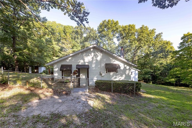 656 Sunset Farms Trl, Union, MO 63084 - bungalow with a fenced front yard and a gate
