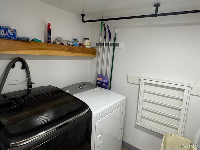 1516 W Main St, Vandalia, IL 62471 - laundry room with washing machine and dryer