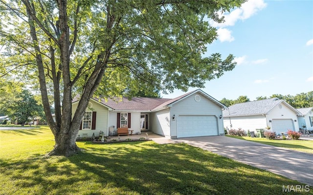 708 Chestnut Dr, Rolla, MO 65401 - single story home with a garage, driveway, and a front yard