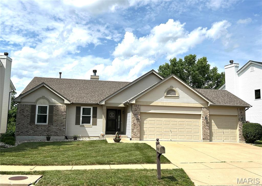 2111 Meramec Meadows Dr, Fenton, MO 63026 - photo 1