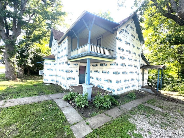 1112 Center St, Bismarck, MO 63624 - view of front of house featuring a balcony