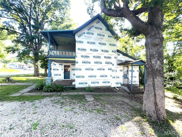 1112 Center St, Bismarck, MO 63624 - view of side of property with a balcony