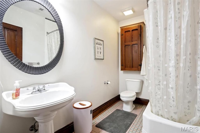 502 W 5th St, Washington, MO 63090 - full bath with shower / bath combo and tile patterned floors