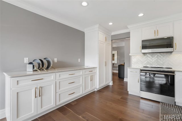 208 Ambridge Ct Unit 302, Chesterfield, MO 63017 - kitchen featuring stove, white cabinetry, tasteful backsplash, dark wood-type flooring, and ornamental molding