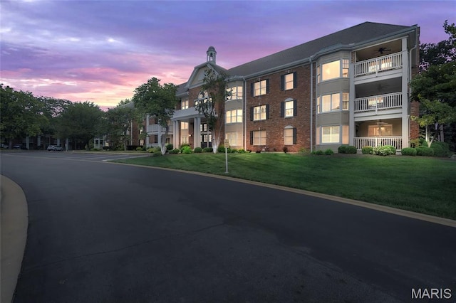 208 Ambridge Ct Unit 302, Chesterfield, MO 63017 - view of property at dusk