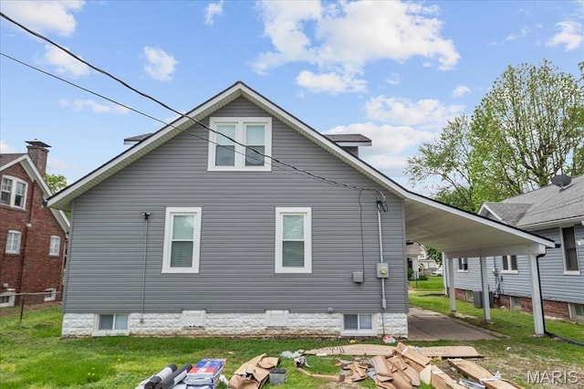 19 N 31st St N, Belleville, IL 62226 - rear view of house with a carport and a yard
