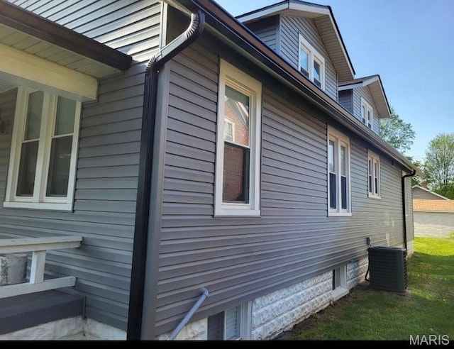 19 N 31st St N, Belleville, IL 62226 - view of side of property with a central AC unit