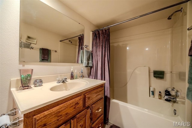 16930 Grace Rd, Lebanon, MO 65536 - full bath featuring shower / bath combination with curtain and vanity