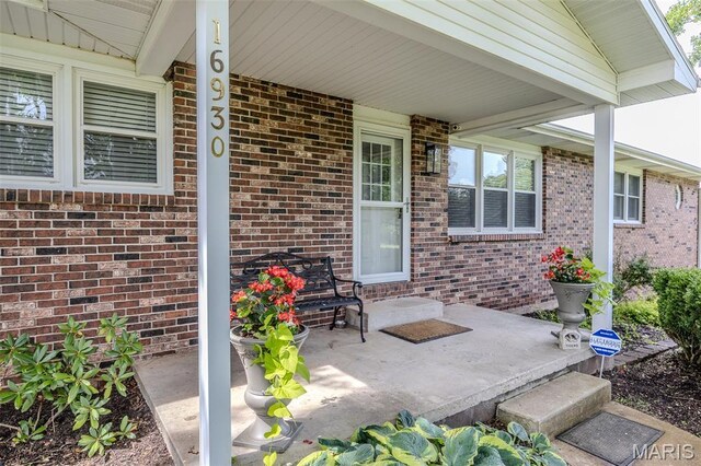 16930 Grace Rd, Lebanon, MO 65536 - view of covered porch