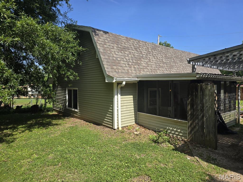 828 S Lewis St, Dexter, MO 63841 - view of side of home with roof with shingles, a sunroom, a gambrel roof, and a pergola