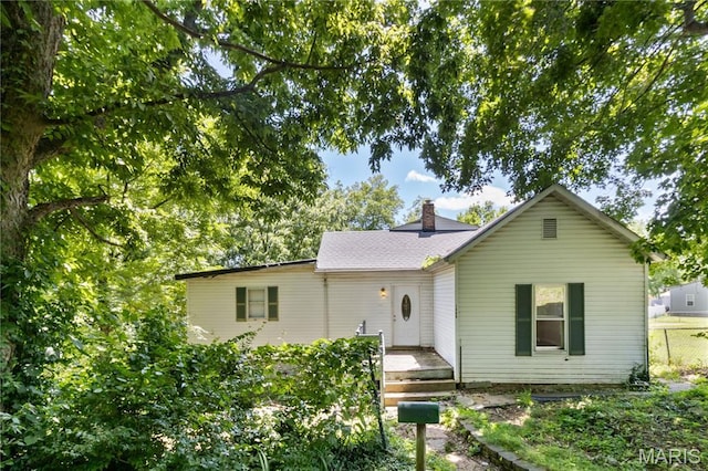 1009 S 3rd St, De Soto, MO 63020 - view of front of property featuring a chimney