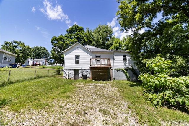 1009 S 3rd St, De Soto, MO 63020 - back of property with a wooden deck