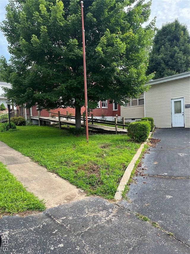 121 N 13th St, Louisiana, MO 63353 - view of yard