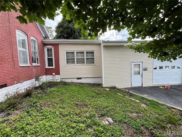 121 N 13th St, Louisiana, MO 63353 - view of home's exterior featuring crawl space and an attached garage