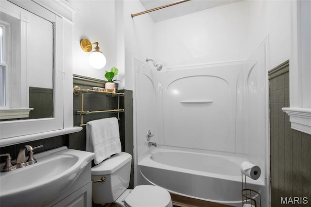 2929 Victor St, Saint Louis, MO 63104 - bathroom featuring bathtub / shower combination, vanity, and tile walls