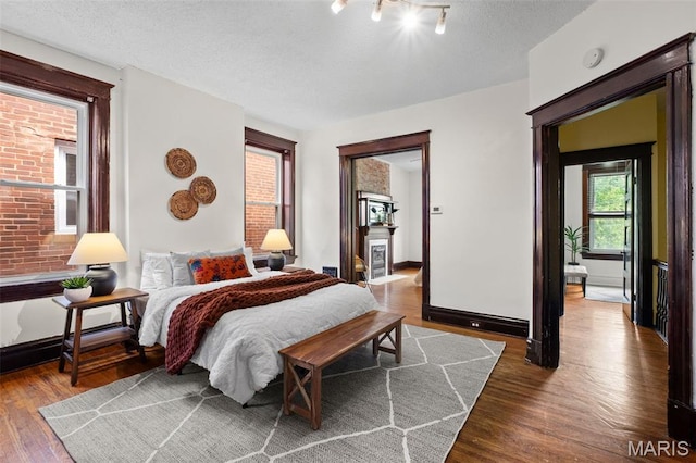2929 Victor St, Saint Louis, MO 63104 - bedroom with wood finished floors and a textured ceiling