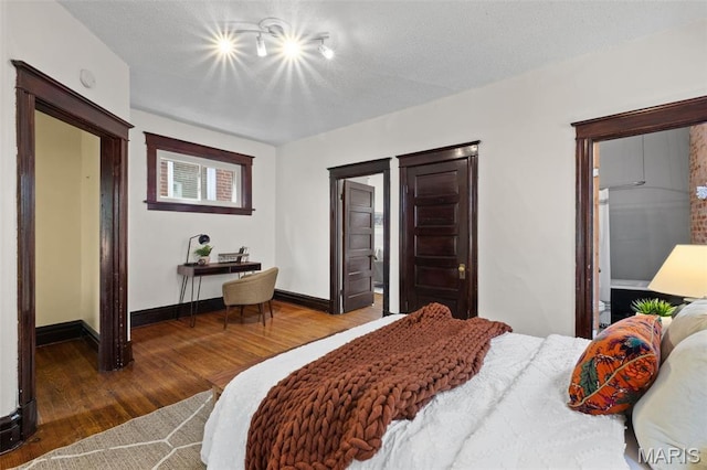 2929 Victor St, Saint Louis, MO 63104 - bedroom with wood finished floors and baseboards