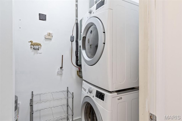 4570 Laclede Ave Unit 301, Saint Louis, MO 63108 - laundry room featuring estacked washer and dryer