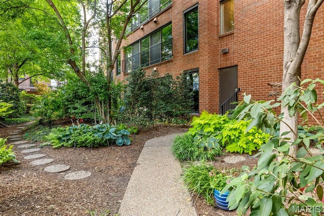 4570 Laclede Ave Unit 301, Saint Louis, MO 63108 - view of yard
