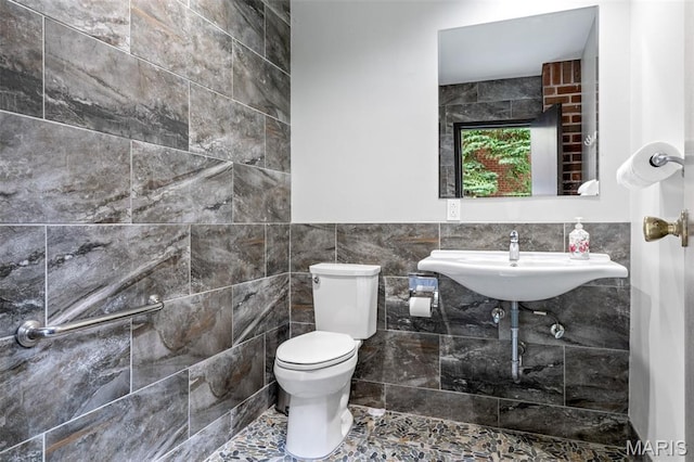 4570 Laclede Ave Unit 301, Saint Louis, MO 63108 - half bathroom with toilet and tile walls