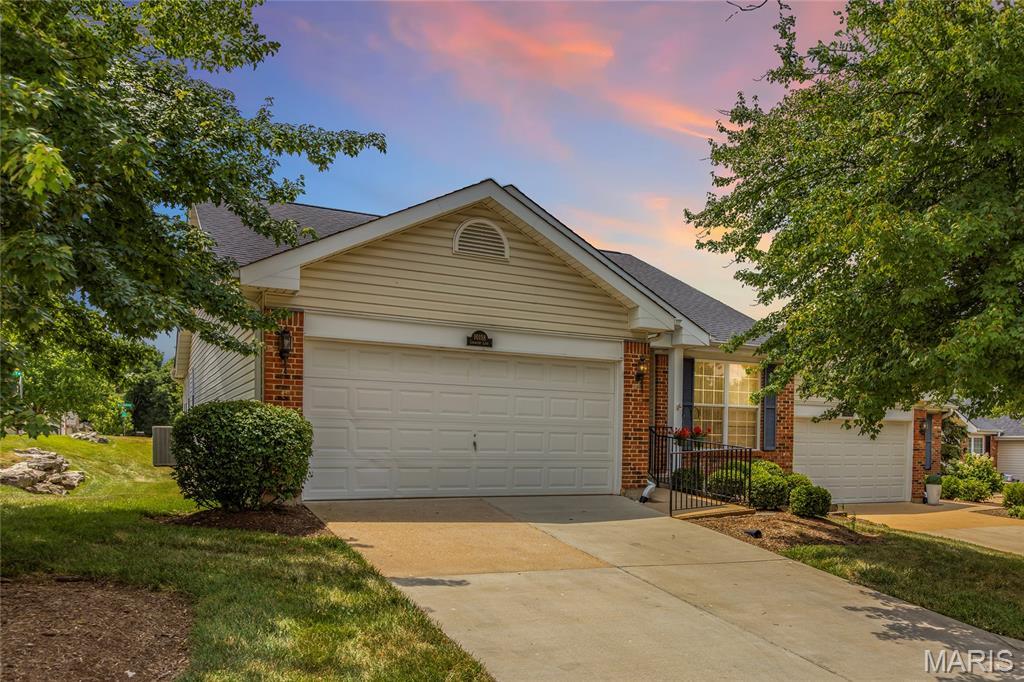 10158 Chancery Ln, Saint Louis, MO 63123 - photo 1