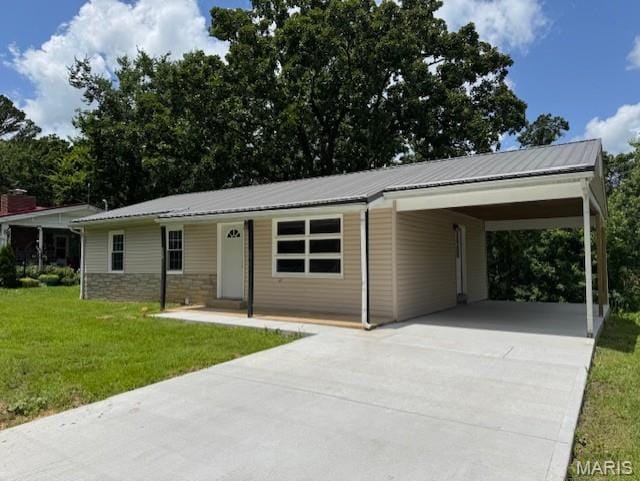 618 Houston Rd, Rolla, MO 65401 - single story home with concrete driveway, a front lawn, an attached carport, a metal roof, and stone siding