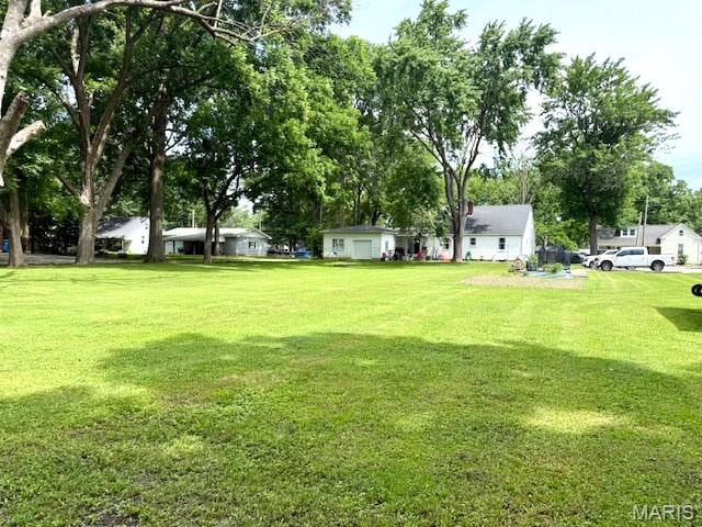 902 Sycamore St, Germantown, IL 62245 - view of grassy yard