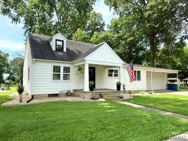 902 Sycamore St, Germantown, IL 62245 - view of front facade with a front lawn, a garage, and concrete driveway