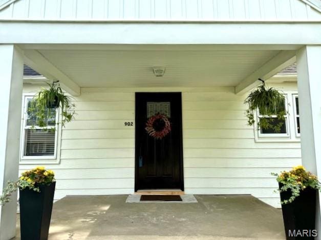 902 Sycamore St, Germantown, IL 62245 - view of exterior entry with a porch