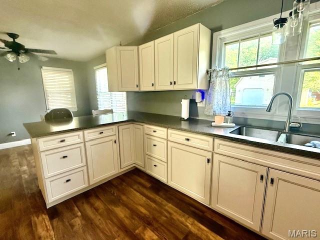 902 Sycamore St, Germantown, IL 62245 - kitchen with dark wood-type flooring, a peninsula, and dark countertops