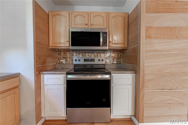 1221 Napoleon Dr, Bonne Terre, MO 63628 - kitchen featuring appliances with stainless steel finishes, decorative backsplash, and light brown cabinets