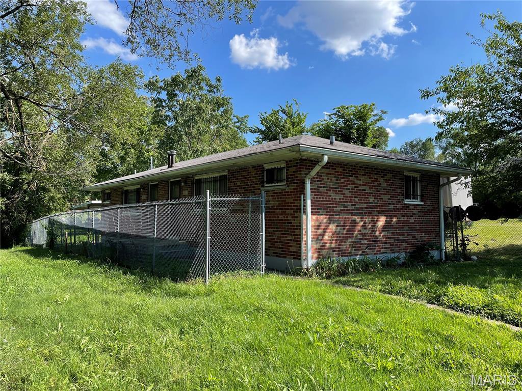 2010-12 E Desoto Ave, Saint Louis, MO 63107 - back of property featuring brick siding