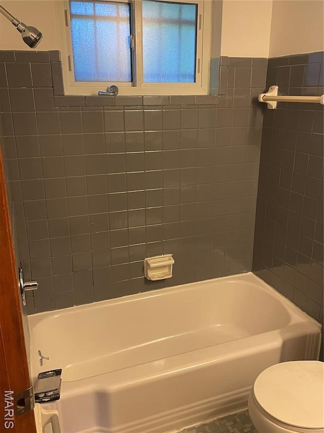 2010-12 E Desoto Ave, Saint Louis, MO 63107 - full bath with toilet and bathing tub / shower combination